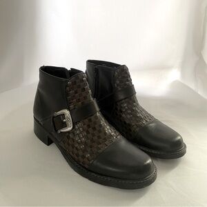 Brighton 8 N black and brown checker weave ankle boots